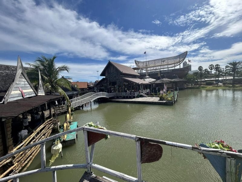 Pattaya Floating Market: A Journey Through Culture and Colors