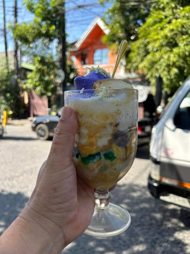 Calle Luna Halo-halo in Silay City : A Review