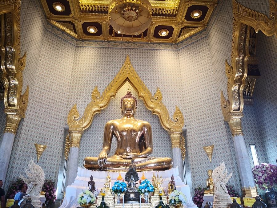 Golden Buddha at Wat Traimit | Tourist Attraction