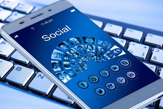 Social Media and E-commerce: A Comprehensive Guide